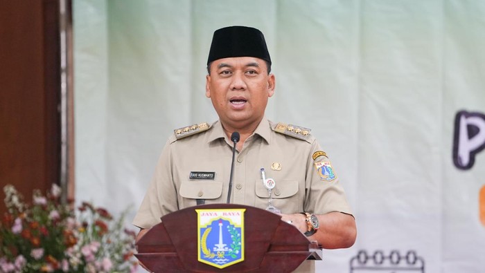 Wali Kota Jakbar Uus Kuswanto