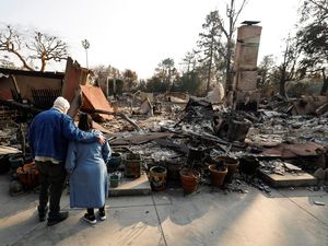 Warga California Meratapi Rumahnya yang Ludes Terbakar