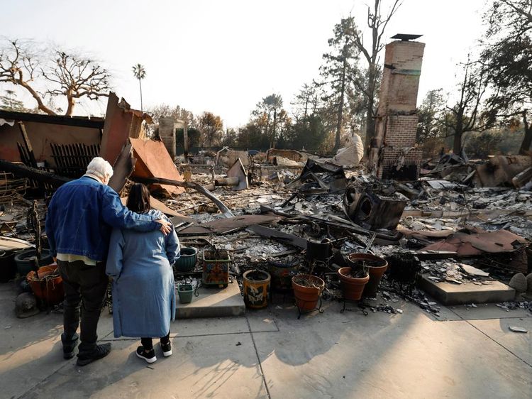 Warga California Meratapi Rumahnya yang Ludes Terbakar