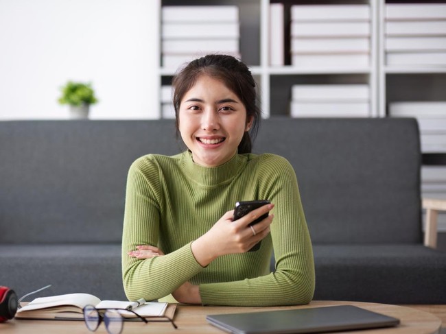 Warna Baju yang Cocok untuk Kulit Gelap