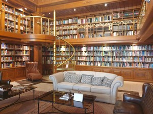 Cantik! Tangga Perpustakaan Habibie & Ainun Terinspirasi dari Film My Fair Lady