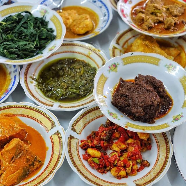 10 Tempat Kuliner Dekat Stasiun Jatinegara
