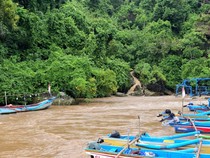 Lagi! Air di Pantai Baron Gunungkidul Jadi 2 Warna