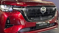 Sama seperti mobil-mobil Mazda pada umumnya, All New Mazda CX-80  PHEV mengadopsi filosofi Kodo Design, dengan ciri khas garis desain halus, tampilan gagah, serta  interior yang mewah dan nyaman. Konsep desain Graceful Toughness mengharmoniskan ketangguhan dengan keanggunan pada SUV ini. Foto: Luthfi Anshori/detikOto