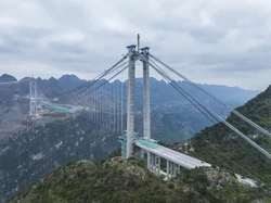 China Bangun Jembatan Tertinggi di Dunia, Saingi Golden Gate