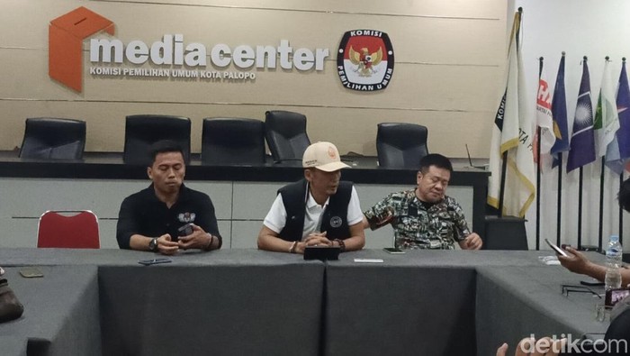 Dari kiri: Anggota KPU Palopo Abbas, Ketua KPU Palopo Irwandi Djumadin, dan Anggota KPU Palopo Muhatzir Muh Hamid.