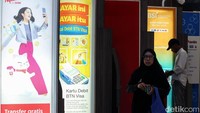 Seperti PT Bank Mandiri Tbk yang memilik 12.884 ATM/CRM. Padahal di akhir 2023, jumlah ATM Bank Mandiri masih mencapai 12.906 unit. Selain itu PT Bank Negara Indonesia Tbk juga terlihat mengalami penurunan jumlah ATM yang per September 2024 jumlahnya mencapai 13.388 angka ini menurun dari jumlah  di September 2023 yang masih mencapai 13.390 ATM.