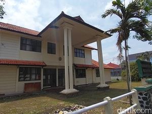 Cerita Keluarga Penghuni Eks Gedung PA Majalengka, Awalnya Horor