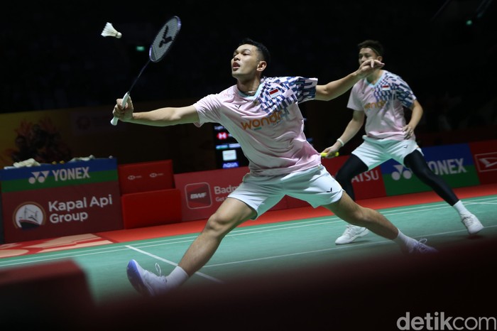 Fajar Alfian/Muhammad Rian Ardianto lolos ke semifinal Indonesia Masters 2025. Mereka melaju usai mengalahkan Xie Hao Nan/Zeng Wei Han.