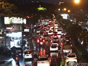 Hujan Mulai Reda, Lalu Lintas di Pasteur Tetap Macet