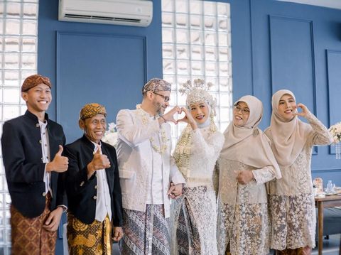 Foto pernikahan pasangan beda negara Zizi dan Levente, viral di TikTok.