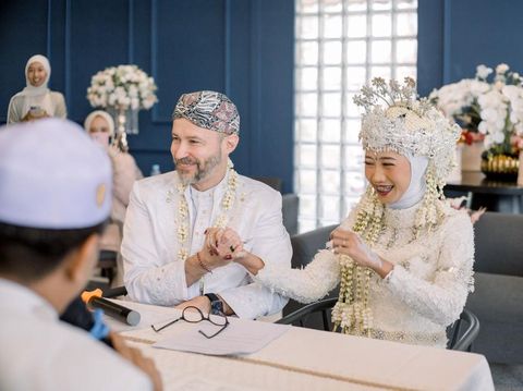 Foto pernikahan pasangan beda negara Zizi dan Levente, viral di TikTok.