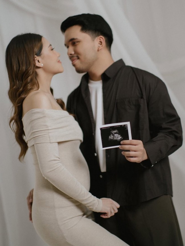 Gaya artis umumkan kehamilan