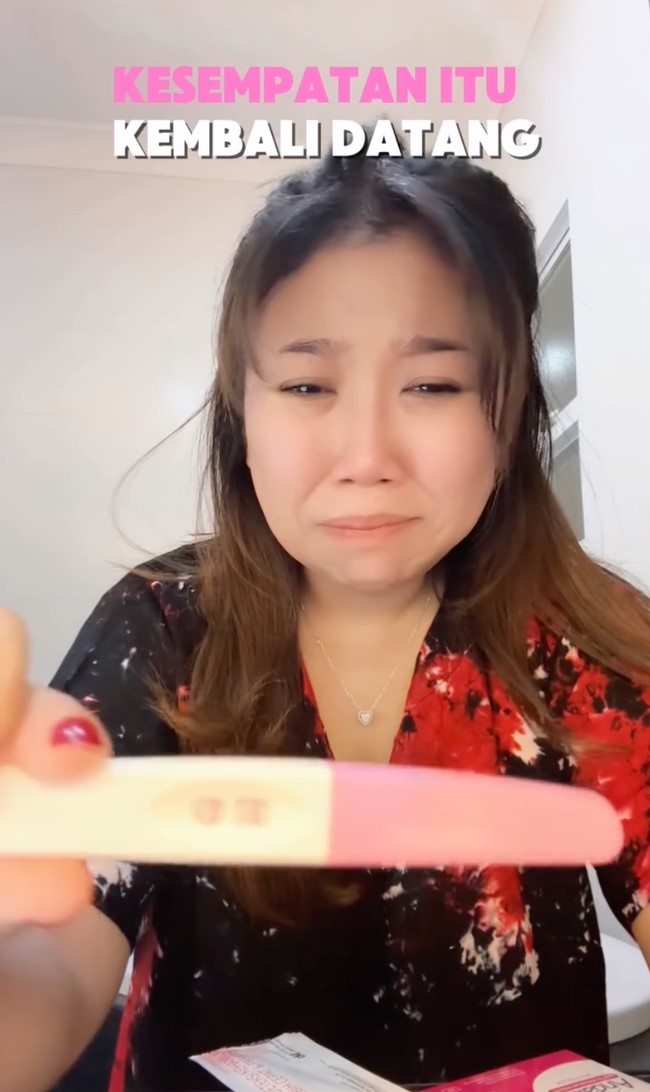 Gaya artis umumkan kehamilan