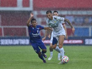 Hasil Liga 1: Persib Taklukkan Arema FC 3-1
