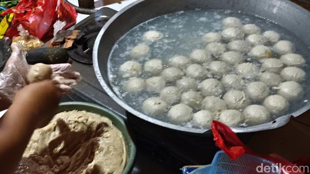 Gugun Meatball, Penjual Bakso Panggilan di Kota Bandung Gugun Meatball, Penjual Bakso Panggilan di Kota Bandung