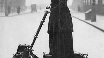 The Autoped adalah visi awal dari skuter saat ini. Ini adalah sistem transportasi pribadi yang awalnya dikembangkan pada tahun 1915. Ini membanggakan mesin berpendingin udara 155cc dan kecepatan tertinggi 20 mph.  Foto: Boredpanda