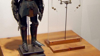 Sebuah robot berdasarkan gambar Leonardo da Vinci: Leonardo da Vinci bukan hanya seorang seniman dan pelukis, tetapi dia adalah seorang ahli dari setiap cabang studi termasuk anatomi manusia, matematika, dan teknik. Robot ini dibangun berdasarkan gambar oleh Leonardo, yang dapat dikreditkan dengan memiliki visi jauh ke masa depan. Robot tidak pernah terdengar selama masanya, dan melampaui imajinasi manusia. Foto: Boredpanda