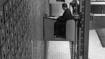 Meja Lift Listrik Di Praha, 1937 Foto: Boredpanda