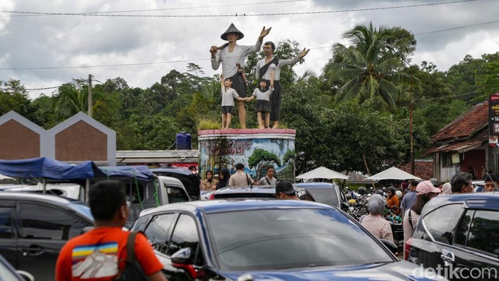 Jalan-jalan ke Baduy bisa dijangkau naik transportasi umum. Harganya sekali jalan dari Jakarta nggak sampai Rp 50 ribu.