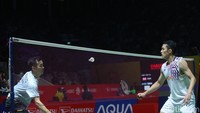 Pebulutangkis tunggal putera Indonesia Jonatan Christie berhadapan dengan pebulutangkis tunggal asal Jepang Nishimoto dalam babak perempat final Daihatsu Indonesia Masters 2025 yang berlangsung di Istora Senayan, Jakarta, Jumat (22/1/2025).