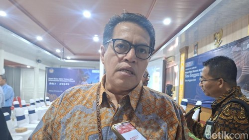 Kepala Kantor Perwakilan Bank Indonesia (KPwBI) NTB Berry Arifsyah Harahap saat diwawancarai di Kanwil DJPb NTB, Kamis (23/1/2025). (Nathea Citra/detikBali)