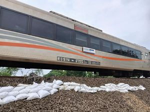 Rel Terdampak Banjir Grobogan Kini Bisa Dilalui, Masih Ada Rekayasa Rute KA