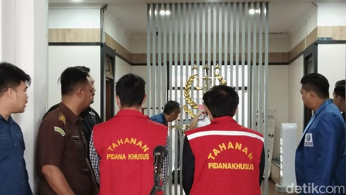Ketua dan Bendahara yayasan STIA Bagasasi Bandung ditetapkan tersangka kasus korupsi dana PIP kuliah.