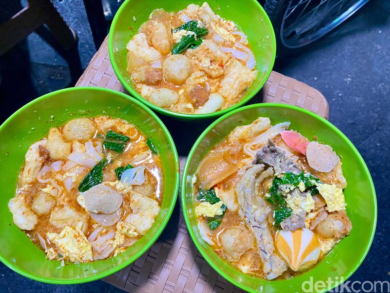Kuliner Enak Sepanjang Trotoar Jl. Satrio Kuningan Favorit Karyawan