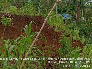 Delapan KK Korban Tanah Bergerak di Manggarai Timur Dapat Bantuan Rp 74 Juta