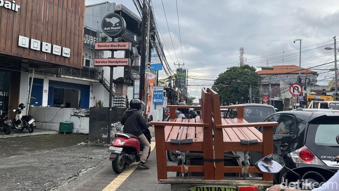 Macet di Teuku Umar Sejumlah kendaraan terjebak macet di Jalan Teuku Umar, Denpasar, Jumat (24/1/2025).