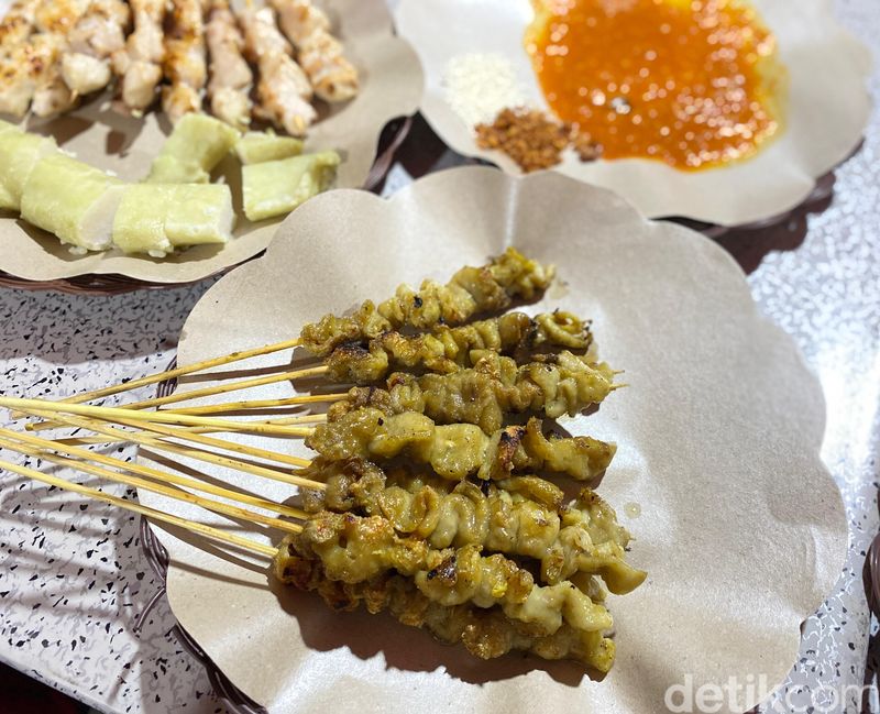 Mantap! Seblak Rp 10 Ribu dan Sate Taichan Nikmat di Seberang Mall Kuningan