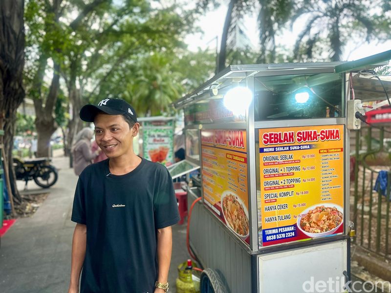 Mantap! Seblak Rp 10 Ribu dan Sate Taichan Nikmat di Seberang Mall Kuningan