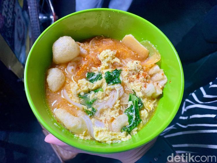 Modal Rp 10 Ribu Bisa Jajan Seblak di Seberang Lotte Mall Kuningan