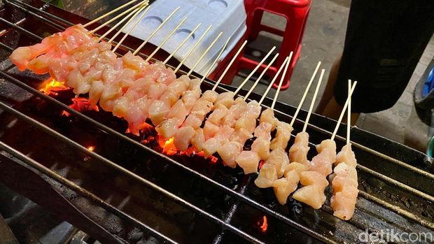 Mantap! Seblak Rp 10 Ribu dan Sate Taichan Nikmat di Seberang Mall Kuningan
