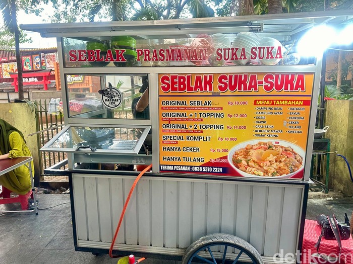 Mantap! Seblak Rp 10 Ribu dan Sate Taichan Nikmat di Seberang Mall Kuningan