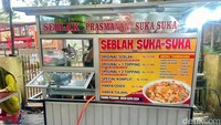 Seblak Suka-suka bisa jadi pilihan jajanan enak penumpas lapar. Selain menu yang sudah ada, kamu bisa memilih sendiri isian seblak sesuai selera karena konsepnya prasmanan.