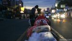 Masalah Klasik Ciputat, Sampah Dibuang di Median Jalan