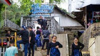 detikTravel berkesempatan berkunjung ke suku yang masih kuat dengan adat-budayanya itu pada Minggu (20/1/2025). Terminal Ciboleger yang menjadi salah satu pintu masuk menuju area perkampungan Suku Baduy Luar.