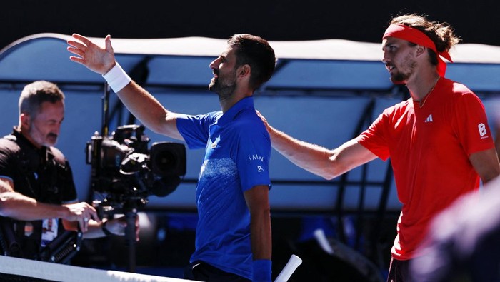Tennis - Australian Open - Melbourne Park, Melbourne, Australia - January 24, 2025 Serbias Novak Djokovic shakes hands with the umpire after retiring from his semi final match against Germanys Alexander Zverev REUTERS/Tingshu Wang