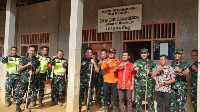 Pangdam I/BB Mayjen TNI Rio Firdianto saat berada di SDN Nomor 078481 Ulunaai Hiligoo, Desa Laowo Hilimbaruzo, Kecamatan Idanogawo, Kabupaten Nias (Dok. Istimewa)