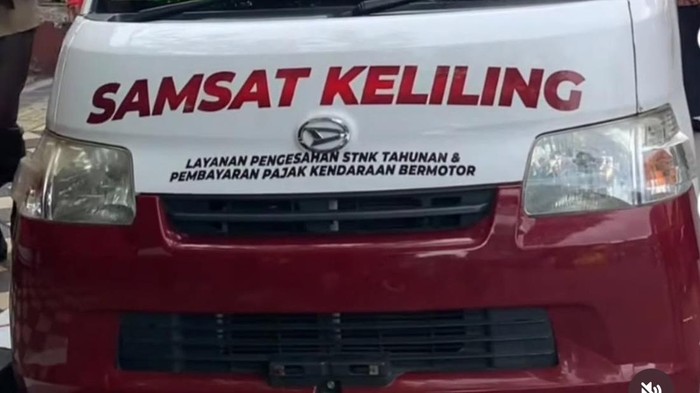 Mobil Samsat keliling di Kota Parepare, Sulawesi Selatan (Sulsel) tidak memakai pelat kendaraan.