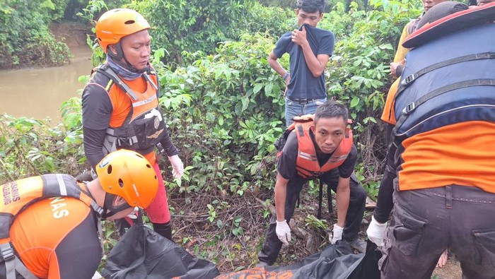 Pelajar SD yang hanyut di Sungai Niru saat ikut pramuka ditemukan tewas.