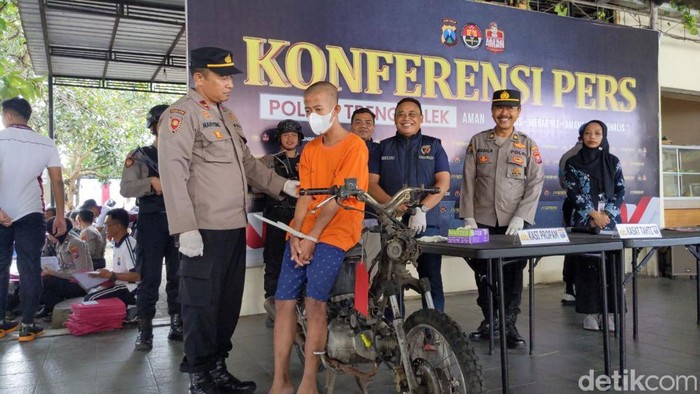 Pelaku curanmor di Trenggalek yang kehabisan bensisn