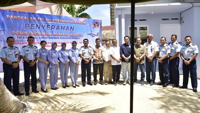 Ilustrasi serah terima kunci pembelian properti rumah pertama
