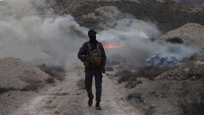Pemerintah Suriah Musnahkan 30 Ton Narkoba Sisa Rezim Assad, Ini Potretnya A pile of illicit drugs burns, under the supervision of the Narcotics Control Department at Syria interior ministry, in Damascus, Syria, January 23, 2025. REUTERS/Yamam Al Shaar
