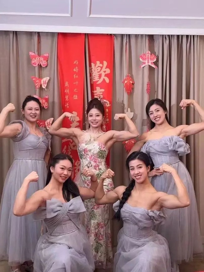 “Kami adalah jawara,” kata Shi Fan selagi tersenyum dalam video yang diambil saat pernikahannya di Wuhan, Provinsi Hubei, China dilansir SCMP. Foto: Dok. Weibo