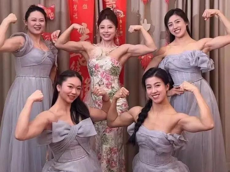 8 Foto Pernikahan Viral, Pengantin dan Bridesmaid Sama-sama Kekar Berotot