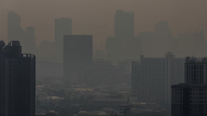 A view of the city amid air pollution in Bangkok, Thailand, January 24, 2025. REUTERS/Chalinee Thirasupa