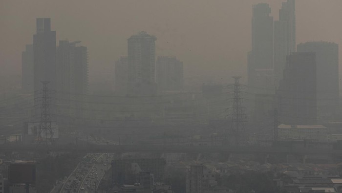 A view of the city amid air pollution in Bangkok, Thailand, January 24, 2025. REUTERS/Chalinee Thirasupa